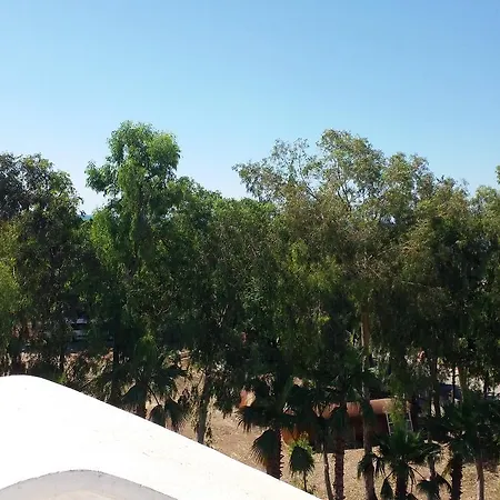 Отель Isinda 3*