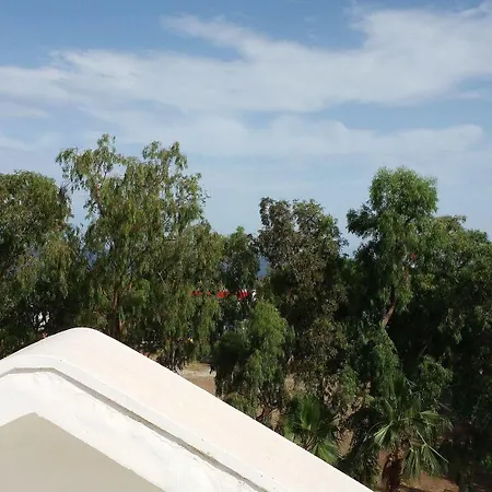 Отель Isinda 3*