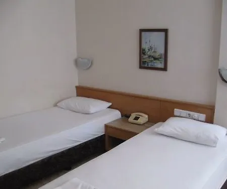 Hotel Isinda 3*
